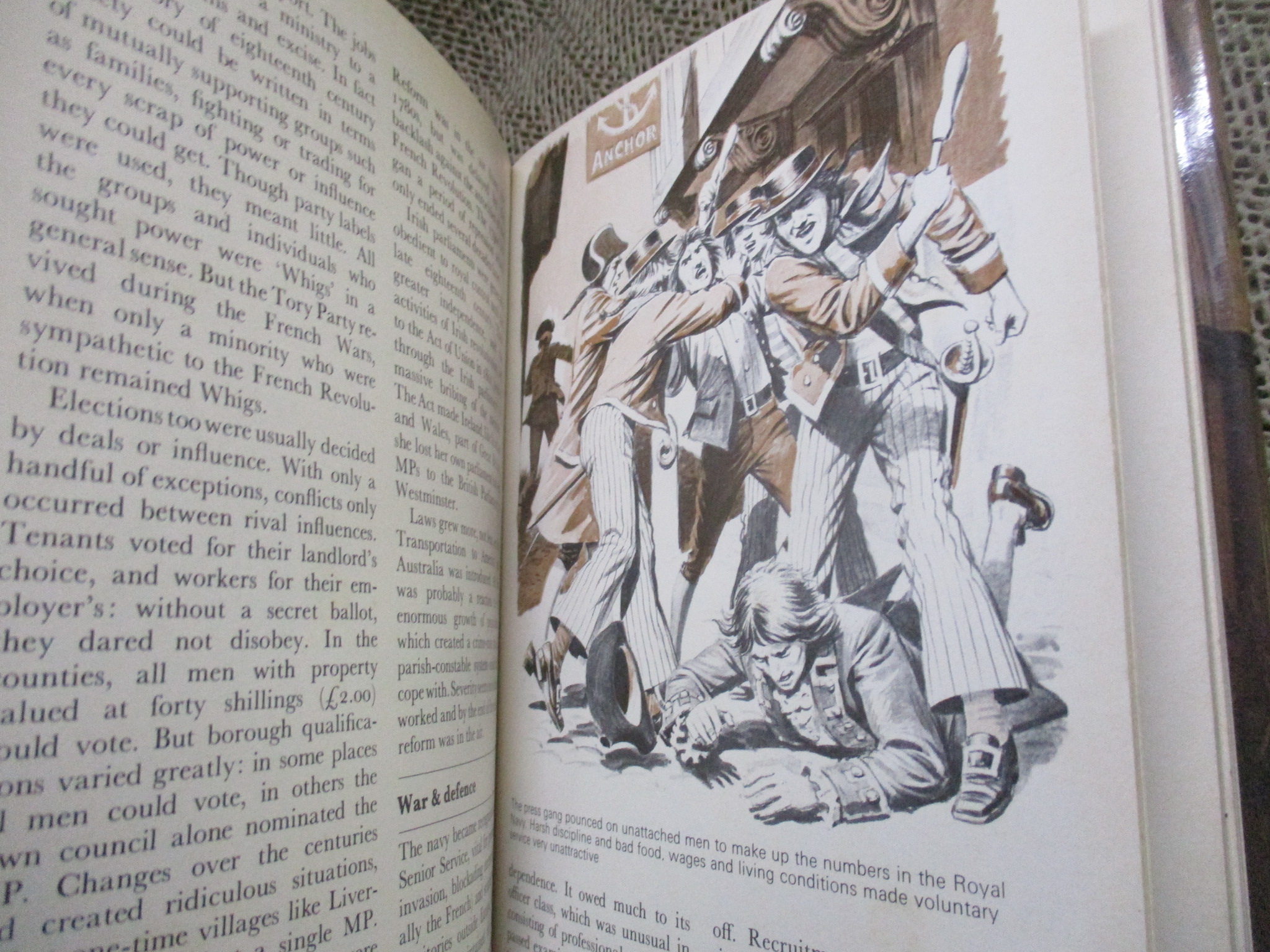 History Around Us By Harris Nathaniel (Hardcover) / HAMLYN