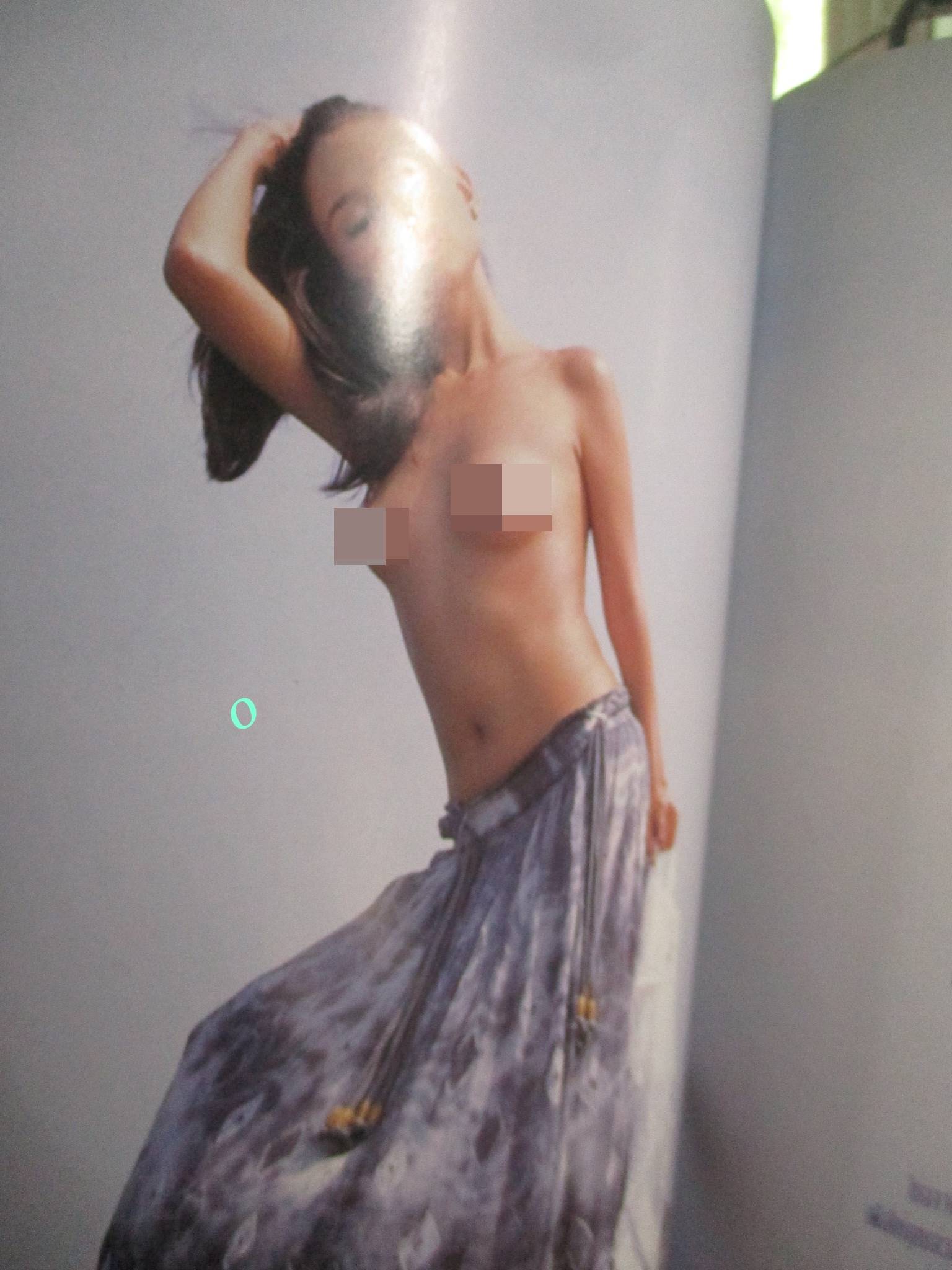 นิตยสาร VOTE No.02 นางแบบเปิดบน