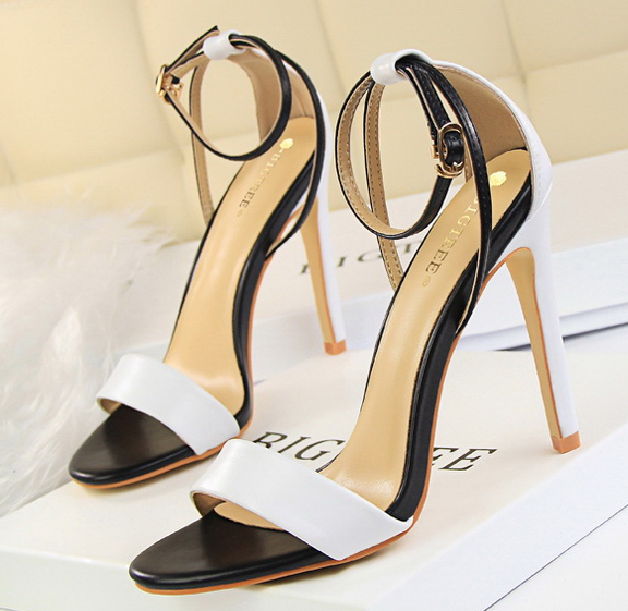รองเท้าส้นสูงเปิดเท้ามีสายรัดข้อ ไซต์ 34-40 สีดำ/นู๊ด/ขาว/เงิน/ทอง/เทา
