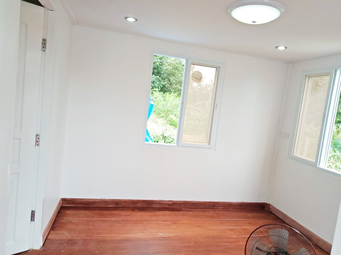 บ้านน็อคดาวน์ 2 ชั้น ขนาด ที่ 4*6 เมตร พื้นใที่ช้สวย และระเบียงทั้งชั่นบนแล้วชั้นล่าง