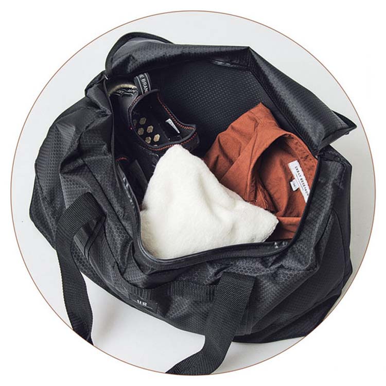 ❌เลิกจำหน่าย❌ Urban Research Antibacterial Duffle Bag กระเป๋าผ้าสีดำ กระเป๋าต้านแบคทีเรีย ใช้ใส่เสื้อผ้าเดินทาง หรือไปยิมได้ สำเนา