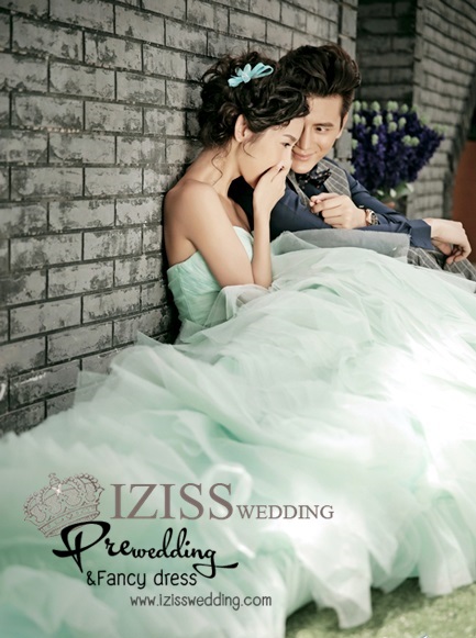 PW112 - Pre order ชุดคู่ถ่ายพรีเวดดิ้ง (prewedding dress) & ชุดแต่งงานแฟนซี (Fancy wedding dress)ชายหญิง "ธีมสีเขียว-เทา"
