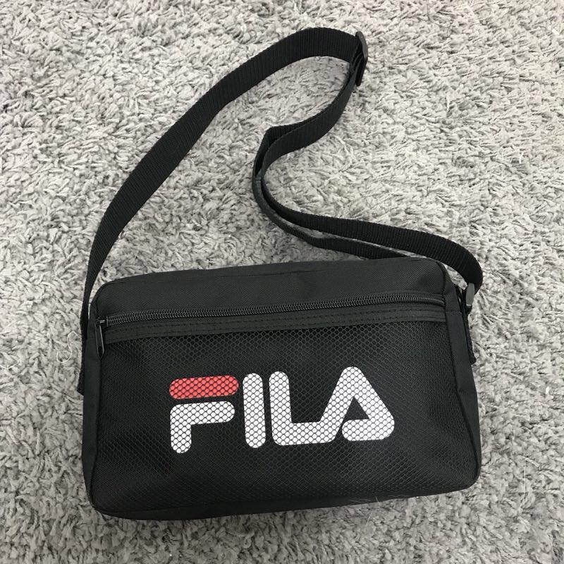 FILA 2018 Special Book กระเป๋าสะพาย กระเป๋าคาดอก มีช่องซิบด้านหน้า พร้อมสายปรับได้