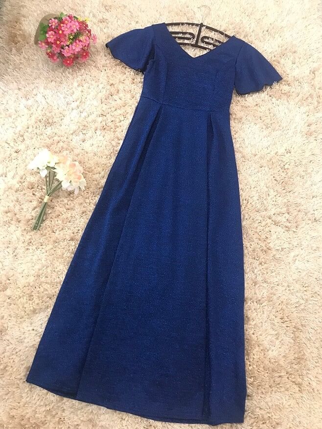 ***พร้อมส่ง***ชุดราตรียาวสีน้ำเงิน ผ้ากลิตเตอร์สะท้อนแสงระยิบระยับสวยมากๆๆค่ะ