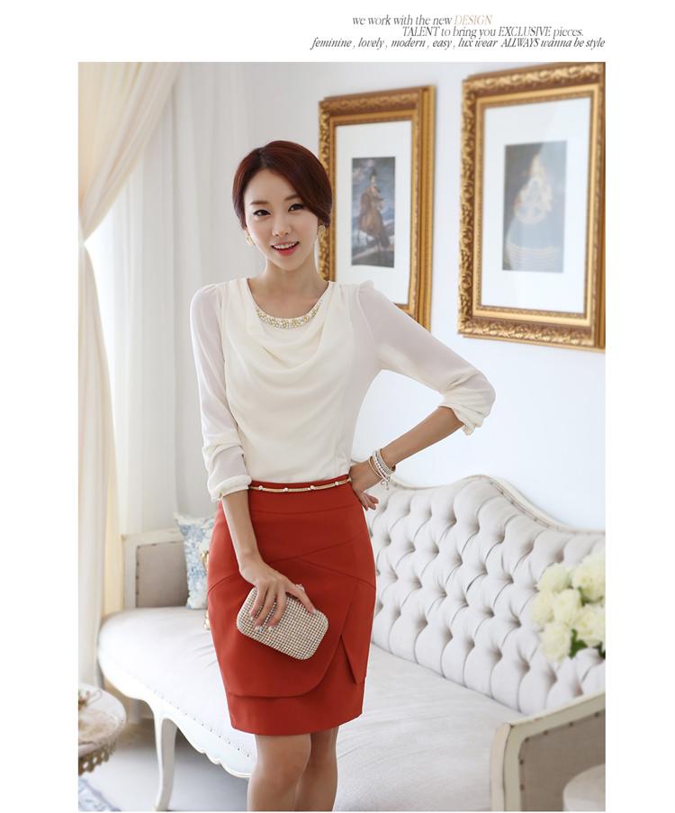 ***หมดค่ะ***เสื้อผ้าชีฟองสีขาว ปักพลอยที่คอเสื้อ แขนยาวต่อผ้าค๊อตตอนช่วงลำตัว สวยเหมือนแบบค่ะ