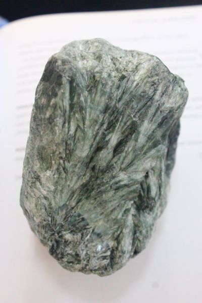 หินเซราฟีไนต์ ( Seraphinite )