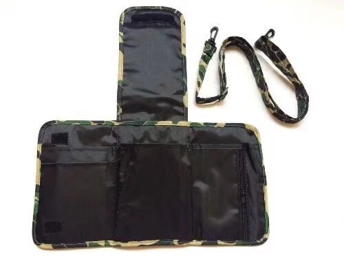 A BATHING APE® 2014 AUTUMN & WINTER COLLECTION กระเป๋าใส่โทรศัพท์ และ Passport มีสายถอดได้