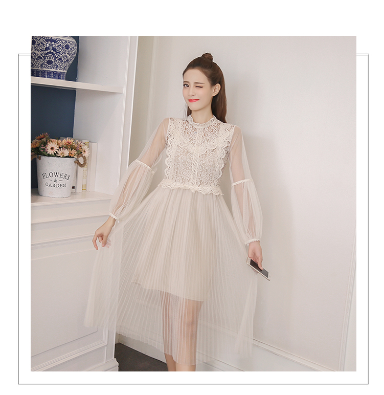 **หมดค่ะ**เดรสตัวเสื้อผ้าลูกไม้สีครีม แต่งรอบคอเสื้อ หน้าอก และเอวด้วยผ้าถักโครเชต์สีครีม สวยมากๆเลยคะ