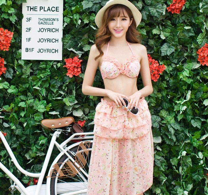 **พร้อมส่ง**ชุดว่ายน้ำ 3 ชิ้น three-pieces สีส้มสดใสลายดอกไม้ใสได้ 3 สไตล์ แบ่งเป็นบรา+บิกินี่+ชุดคลุมแบบผูกโบว์ด้านหลัง ใส่แบบชุดทูพีชบิกินี่ หรือใส่แบบบรา+ผ้าคลุมบิกินี่ หรือคลุมทั้งชุด ทำให้ดูหวาน ไม่โป๊คร้า สวยน่ารักเหมือนแบบค่ะ