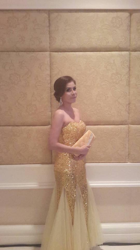 ชุดราตรีสีเหลืองทองปักเลื่อมทั้งตัว สไตล์เมอร์เมด