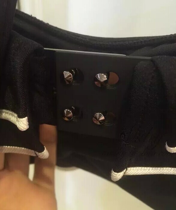 **พร้อมส่ง**บิกินี่ชุดว่ายน้ำทูพีซ two-pieces สีดำ เล่นดีเทล sexy เล็กๆ แต่งระบายผูกโบว์เล็กๆ น่ารักรูปดอกไม้สีขาวที่คอ พร้อมกางเกงเอวสูงแต่งดอกไม้ สดใสน่ารักรับลมทะเล สวยเหมือนแบบค่ะ