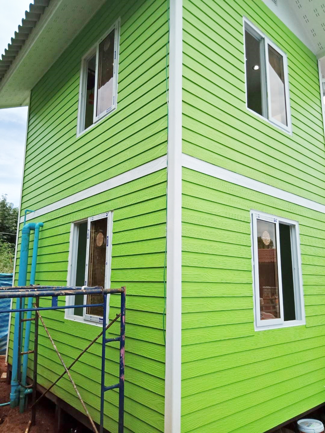 บ้านน็อคดาวน์ 2 ชั้น ขนาด ที่ 4*6 เมตร พื้นใที่ช้สวย และระเบียงทั้งชั่นบนแล้วชั้นล่าง