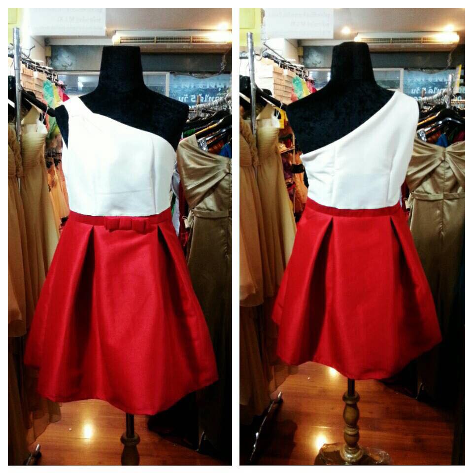 ชุดราตรีสั้นบ่าเดียว กระโปรงพองๆ ให้เช่า 500 บาท