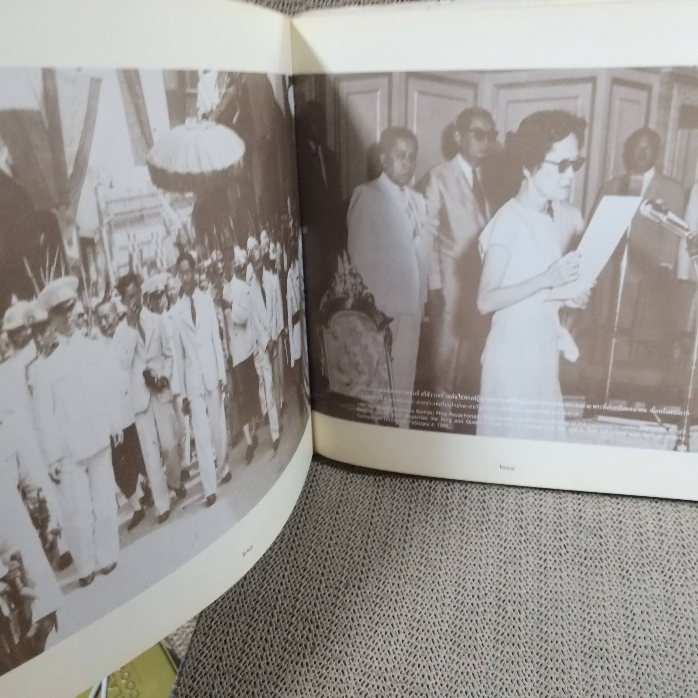 ศิลปวัฒนธรรมไทย เล่มที่ 01 สมุดภาพประวัติศาสตร์กรุงรัตนโกสินทร์ (ภาษาไทย-อังกฤษ) / ปกนอกมีรอยขาดรอบๆ