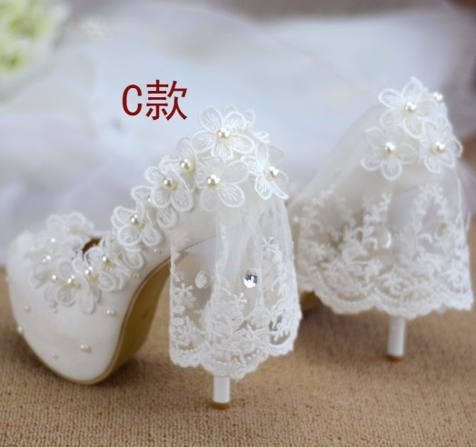 รองเท้าเจ้าสาวสีขาว ไซต์ 34-40 สูง 5.6 / 4.4 / 3.2 นิ้ว