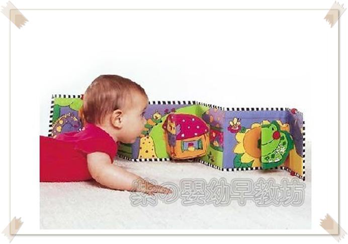 หนังสือผ้าติดเตียง/ติดรถเข็นก็ได้ ยี่ห้อ Tiny love