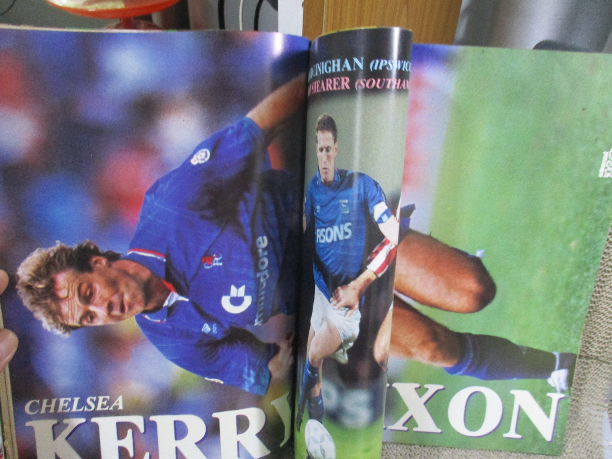 สตาร์ซอคเกอร์ ฉบับที่0693 ปี2534 ปก เดวิด ไวท์ หน้ากลาง เอฟเวอร์ตัน / เคอร์รี ดิกสัน ภาพสี จิมมี่ คาร์เธอร์