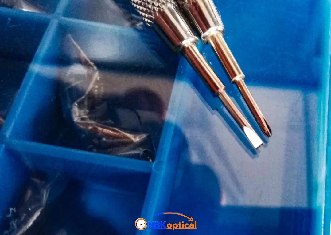 ชุดอะไหล่น็อตแว่นตา+ไขควง