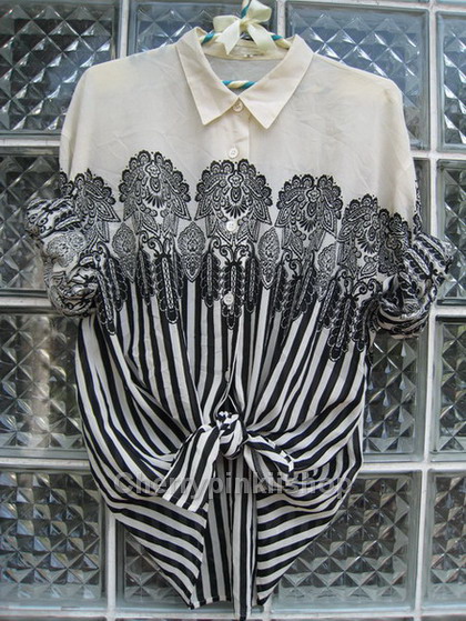 (หมดแล้วจ้า!!) เสื้อคอปกสีครีมลายทาง มีลวดลายแปลกตา เนื้อผ้าบางพริ้วดูมีสไตล์