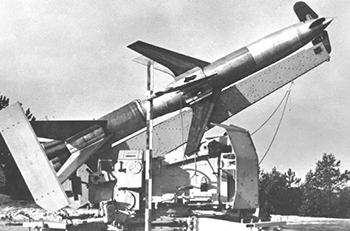 1/35 German Rheinmetall ‘Rheintochter’ R-2 anti-aircraft missiles and launcher