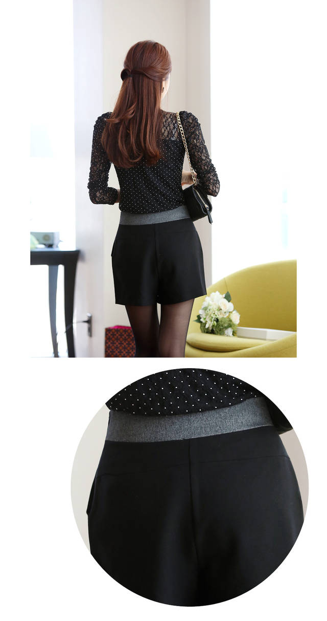 ***หมดค่ะ*** เสื้อผ้าลูกไม้สีดำ ตกแต่งปกเสื้อด้วยลูกปัดสีเงิน แขนยาวมีซับในสวยเหมือนแบบค่ะ