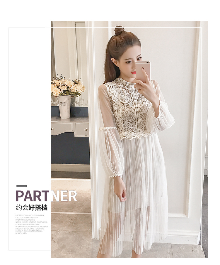 **หมดค่ะ**เดรสตัวเสื้อผ้าลูกไม้สีครีม แต่งรอบคอเสื้อ หน้าอก และเอวด้วยผ้าถักโครเชต์สีครีม สวยมากๆเลยคะ