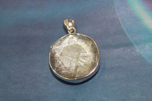 จี้อุกาบาตกีเบียน ( Mounionalusta Meteorites Pendant )
