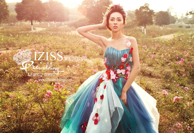 ***พรีออเดอร์***ชุดคู่ถ่ายพรีเวดดิ้ง (prewedding dress) & ชุดแต่งงานแฟนซี (Fancy wedding dress)ชายหญิง สไตล์ colorful "ธีมสีเขียว-ฟ้า"