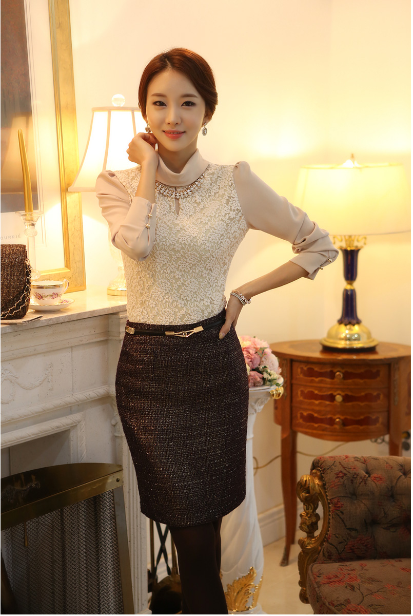 ***พร้อมส่ง*** New เสื้อผ้าลูกไม้สีครีมคอเต่าประดับสร้อยเพชร ช่วงอกแต่งผ้าลูกไม้ลายดอกสีครีม คอและแขนตัดต่อผ้าชีฟอง มีซับในสวยเหมือนแบบค่ะ