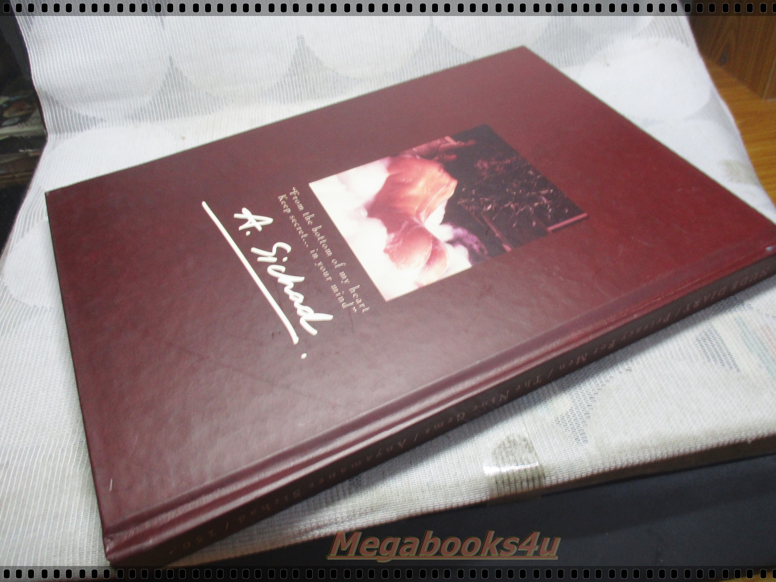 NUDE DIARY ถ่ายภาพโดย อัญมณี สีชาด ครบ1ปี ยังไม่ได้ใช้