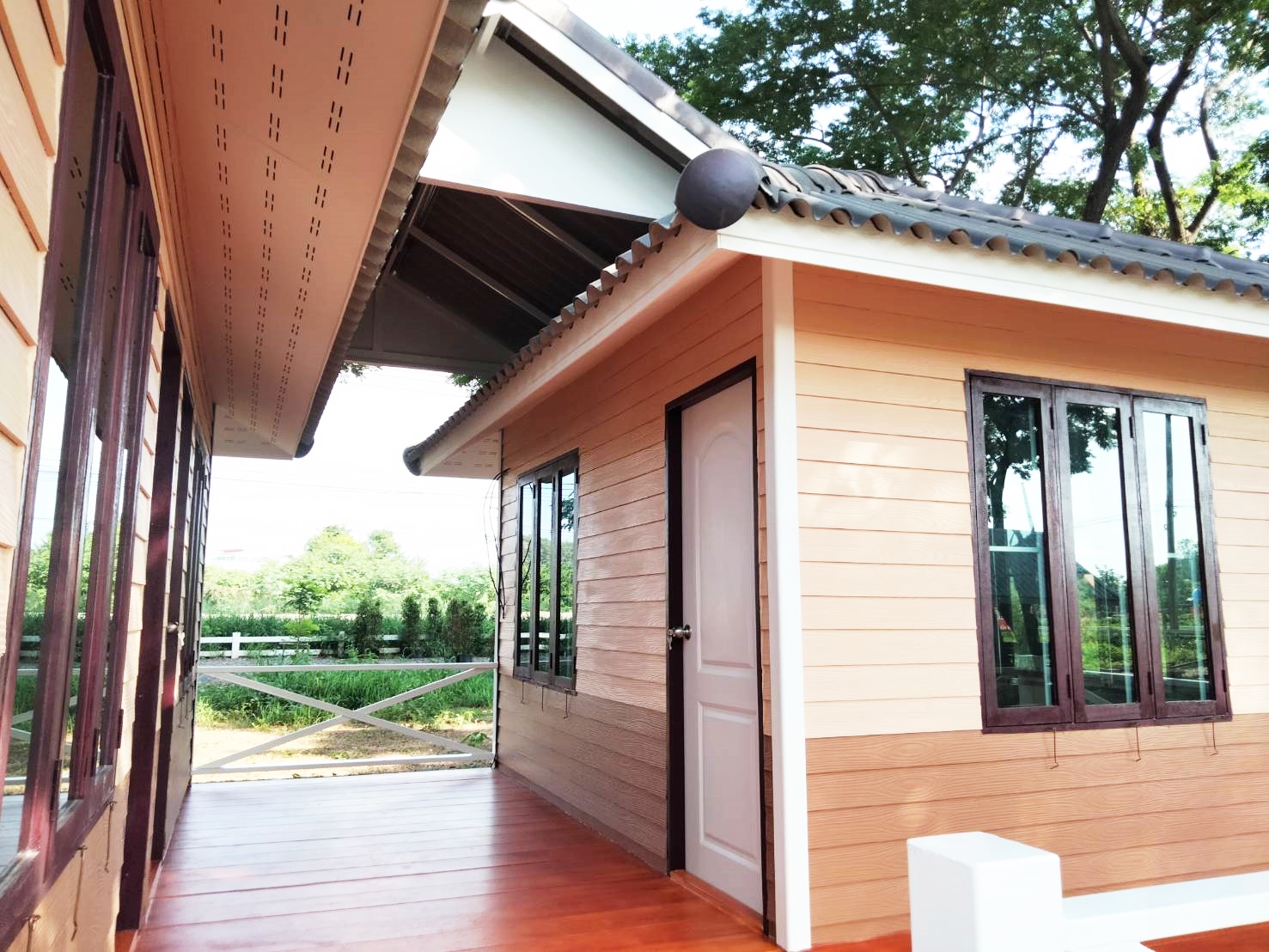 บ้านน็อคดาวน์ ขนาด 4*6 และ 3*4 พร้อมระเบียงกลางบ้าน