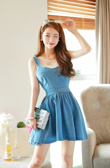 ***หมดค่ะ***ชุดเดรสกระโปรงผ้ายีนส์ ด้านหลังตกแต่งด้วยโบว์ผ้ายีนส์อันใหญ่ สวยเก๋เหมือนแบบค่ะ