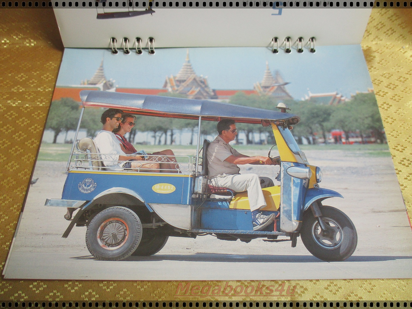 ปฏิทินตั้งโต๊ะ เส้นทางสามล้อไทย ปี2537 / องค์การโทรศัพท์ มีตำหนิ สินค้ามีตำหนิ หน้าปกขาดแหว่งตามรูป ด้านในสภาพดี