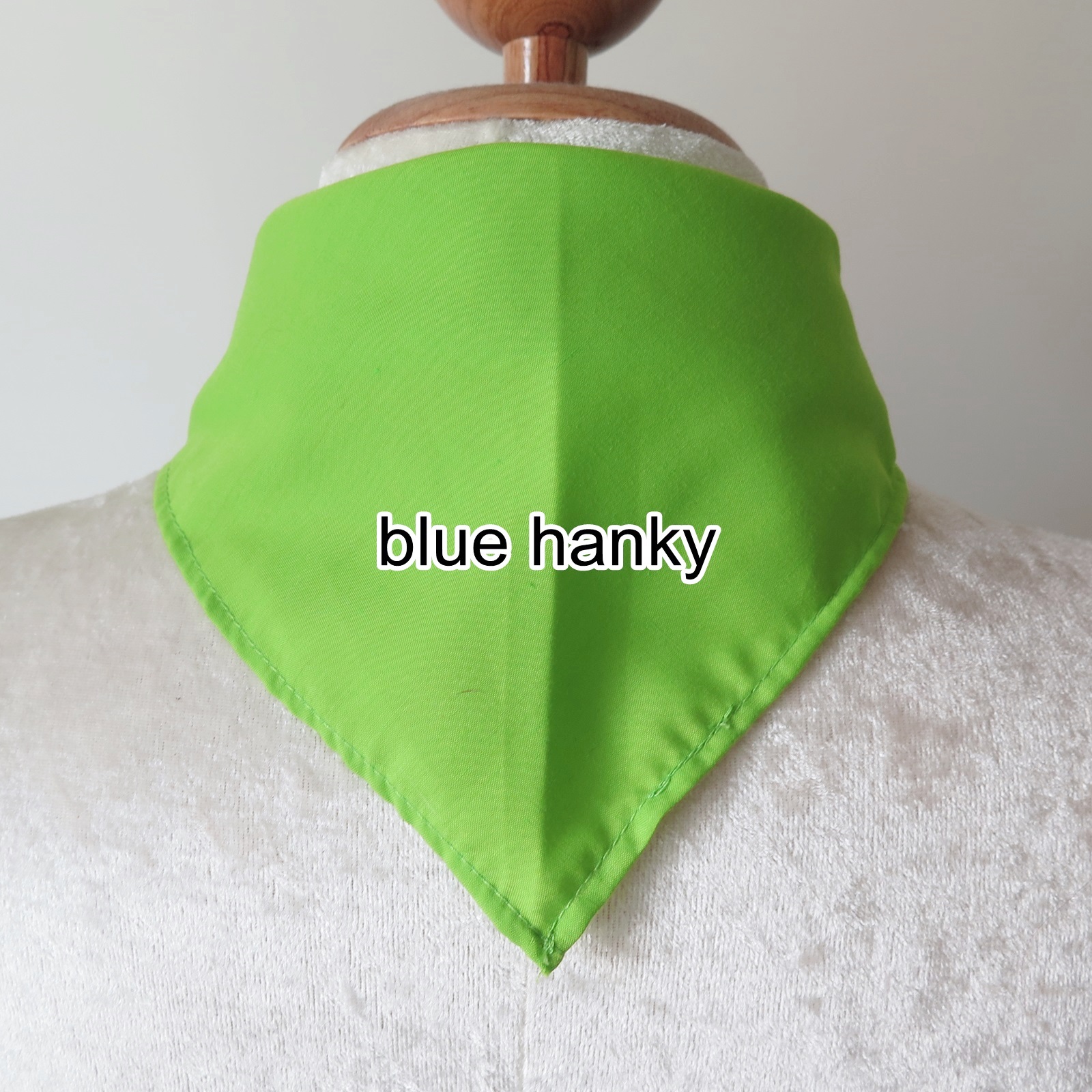 30ผืน สีเขียวตอง สามเหลี่ยม120ซม ลูกเสือ