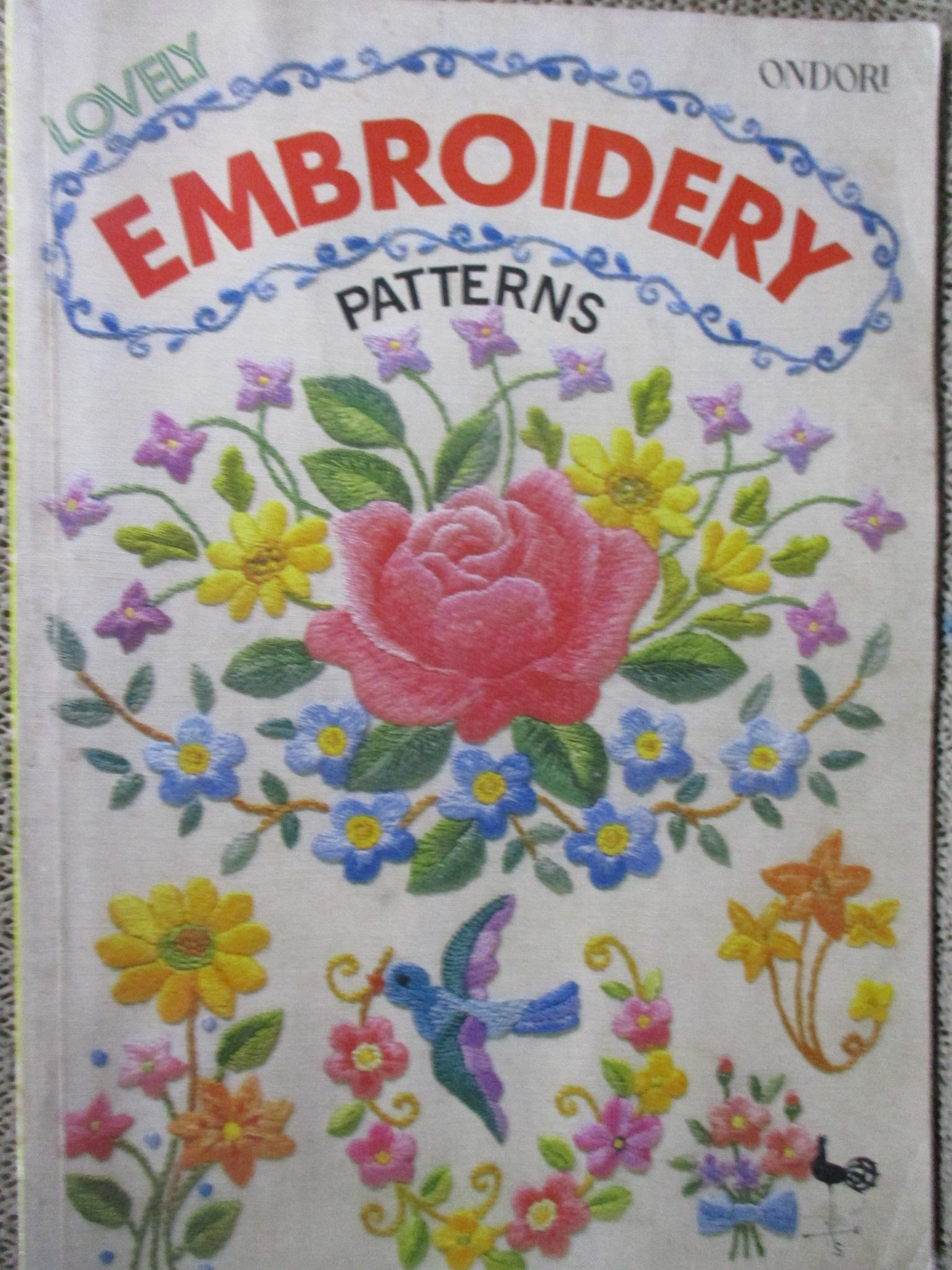 คู่มือการถักร้อยโครเชต์ แพทเทริน LOVELY EMBROIDERY PATTERNS