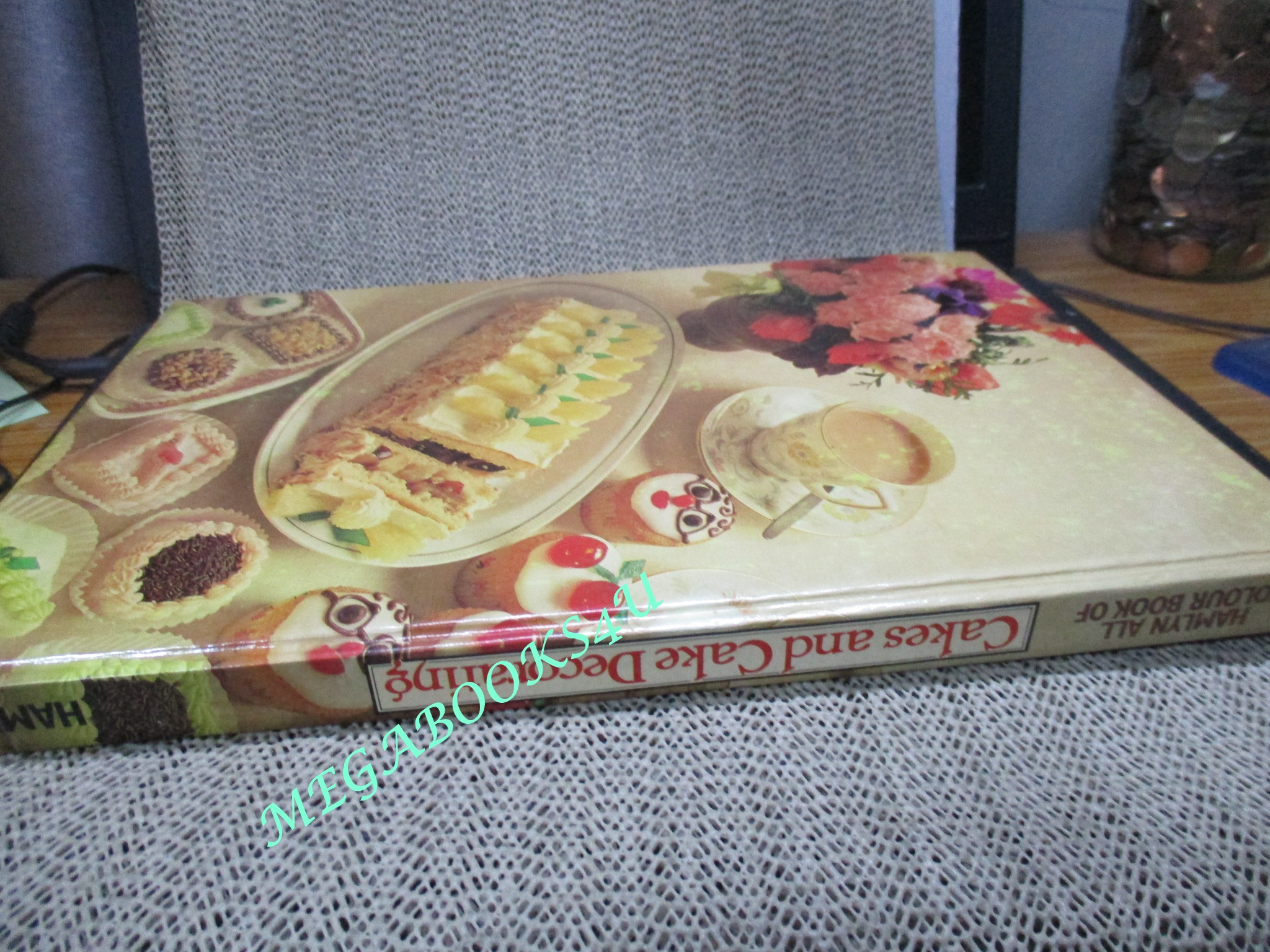 หนังสือ ตำราตกแต่งและทำขนมเค้ก(ปกแข็ง) (ภาษาอังกฤษ) Hamlyn All Colour Book of Cakes and Cake Decorating - Jill Spencer - 1981 Edition