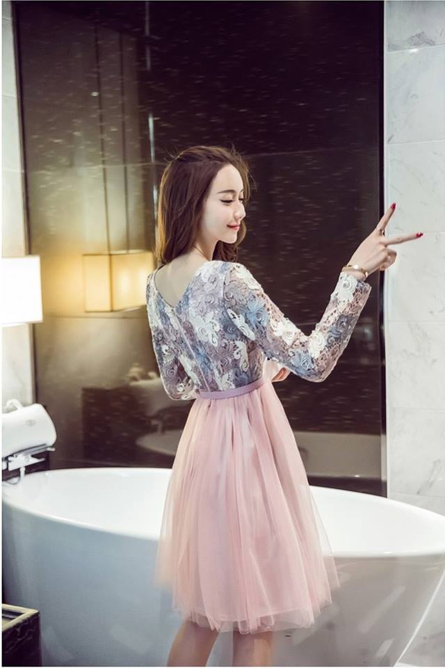 **หมดค่ะ**เดรสตัวเสื้อผ้าถักโครเชต์ลายดอกไม้ แขนยาว กระโปรงผ้ามุ้งสีชมพู มาพร้อมเข็มขัดสีชมพู เหมือนแบบน่ารักมากค่ะ