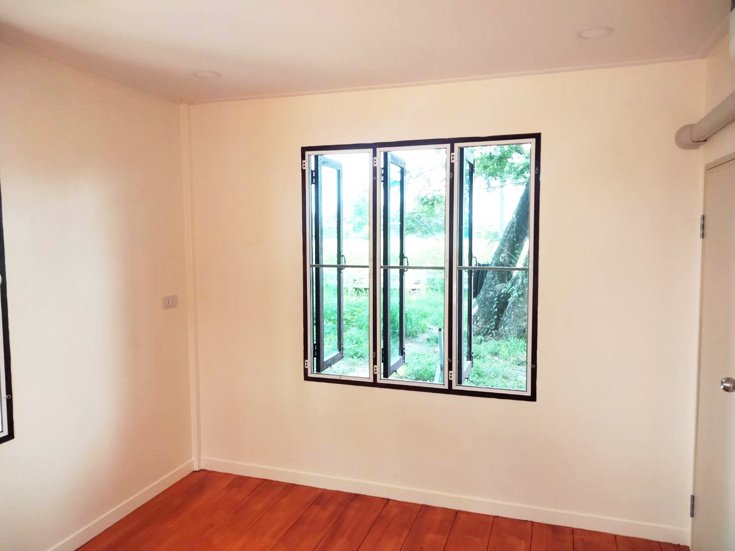 บ้านน็อคดาวน์ ขนาด 4*6 และ 3*4 พร้อมระเบียงกลางบ้าน