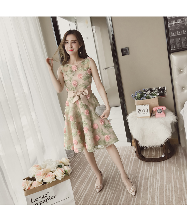 ***พร้อมส่ง*** เดรสผ้าไหมแก้ว organza ปักดอกเล็กๆๆสีชมพูโอรสและสีเขียว แขนกุด มีผ้าซาตินผูกเอวเป็นโบว์ให้เหมือนแบบ สวยมากๆๆค่ะ