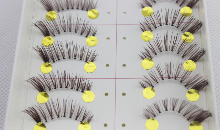 V-K28 ขนตาปลอม(ราคาส่ง)สีน้ำตาล ครึ่งตา ขั้นต่ำ 15 เเพ็ค คละเเบบได้