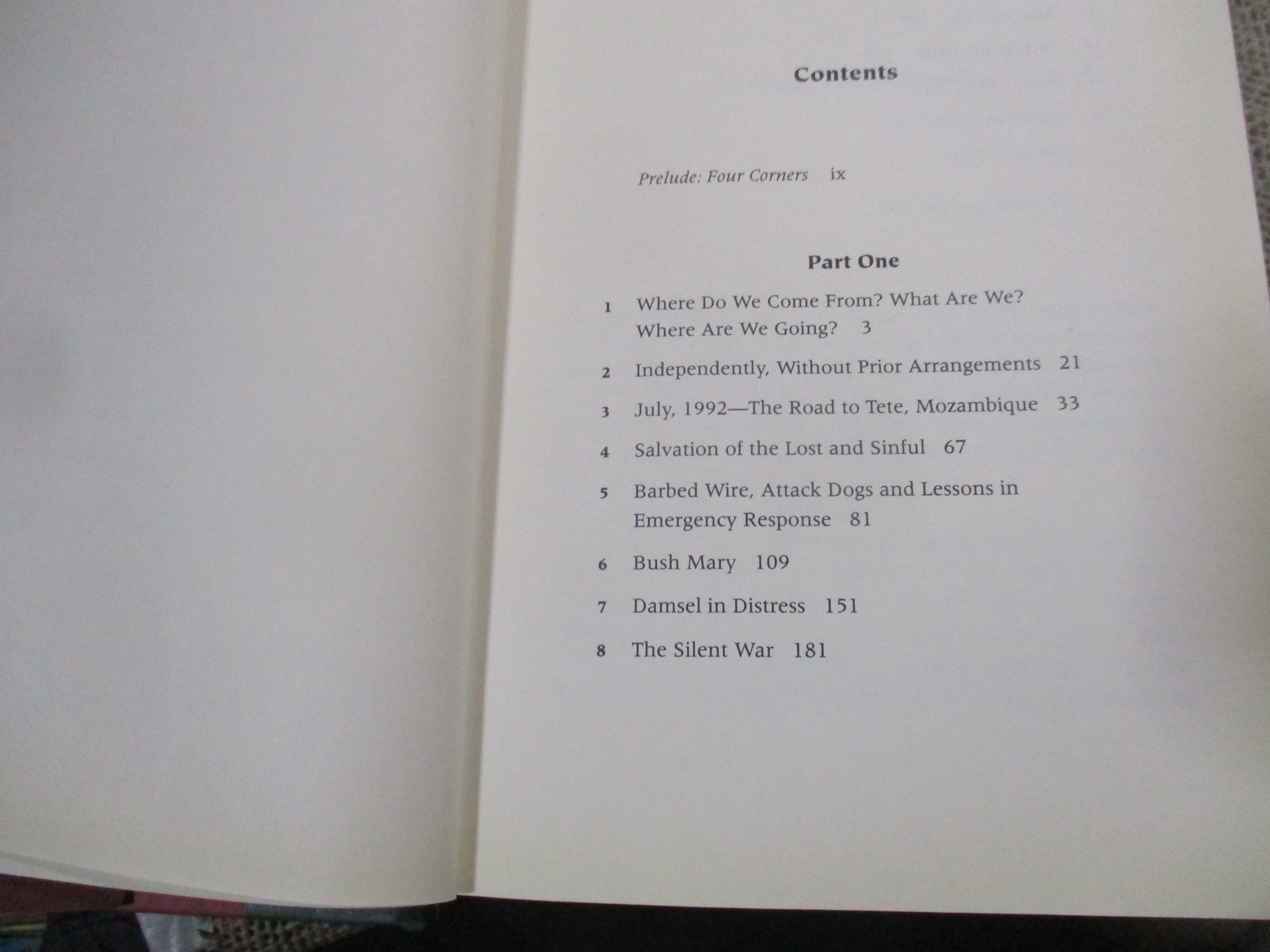 Four Corners: A Journey into the Heart of Papua New Guinea / ผู้เขียน: Kira Salak /วรรณกรรมการเดินทาง การท่องเที่ยว ผจญภัย