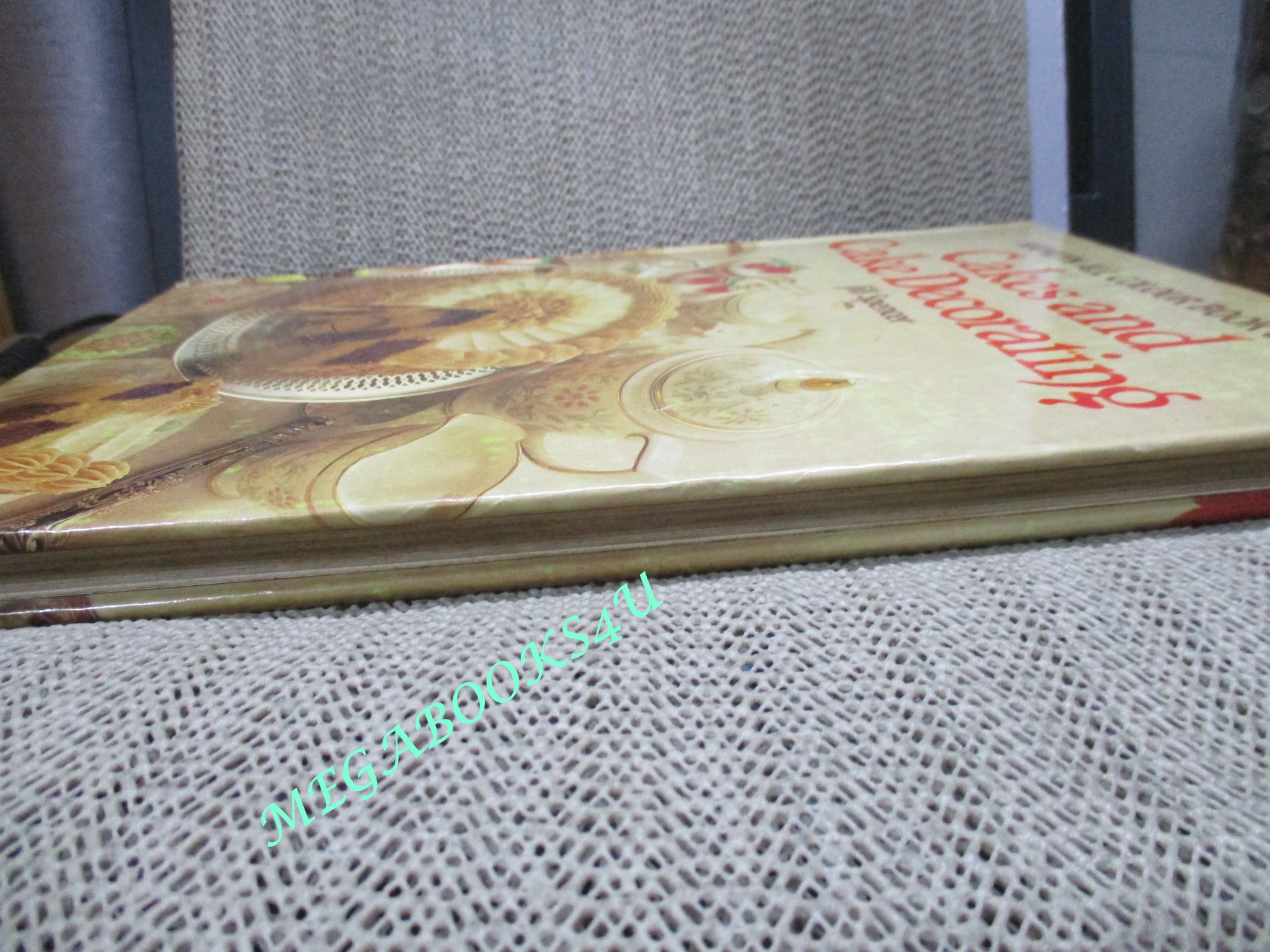 หนังสือ ตำราตกแต่งและทำขนมเค้ก(ปกแข็ง) (ภาษาอังกฤษ) Hamlyn All Colour Book of Cakes and Cake Decorating - Jill Spencer - 1981 Edition