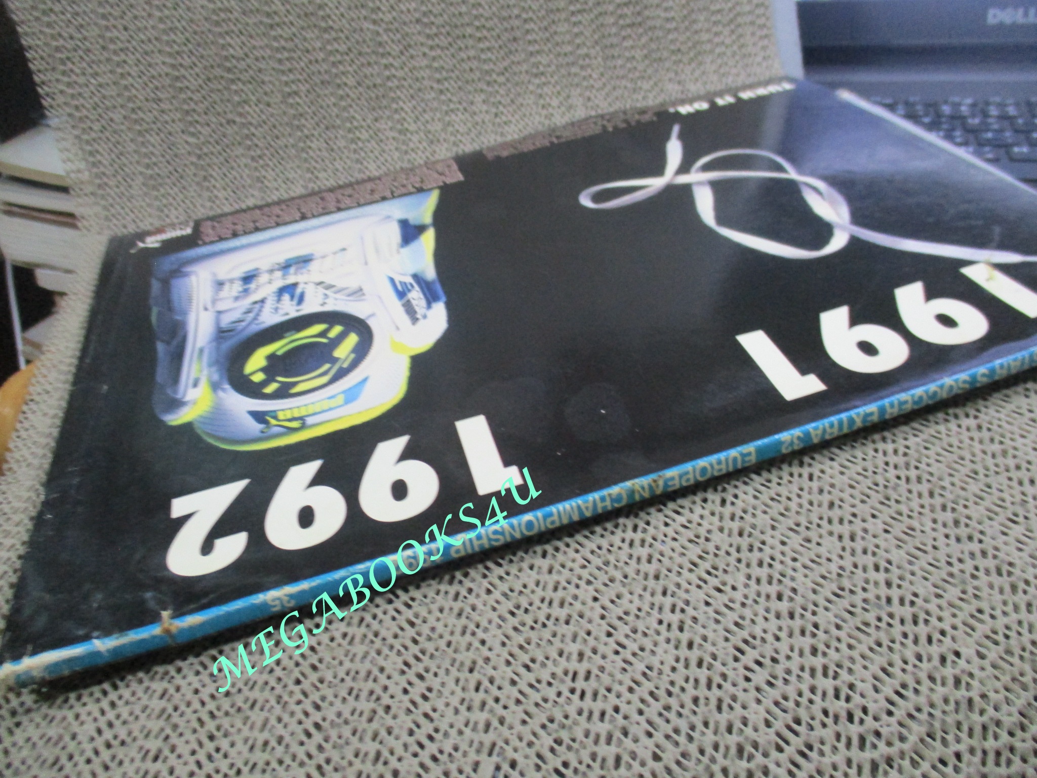 สตาร์ซอคเกอร์เอ๊กซ์ตร้า ฉบับที่32 ฟุตบอลยูโร สวีเดน 1992 / 2535 (สันปกด้านล่างช้ำหน่อย อ่านได้ปกติ)