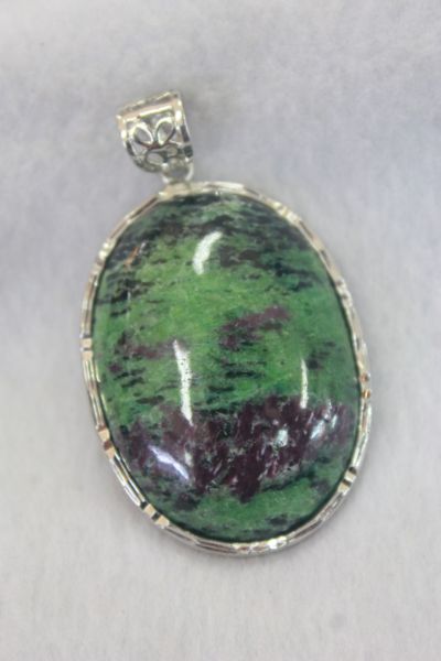 จี้ซอยไซต์รูบี้ (Ruby Zoisite Pendant)