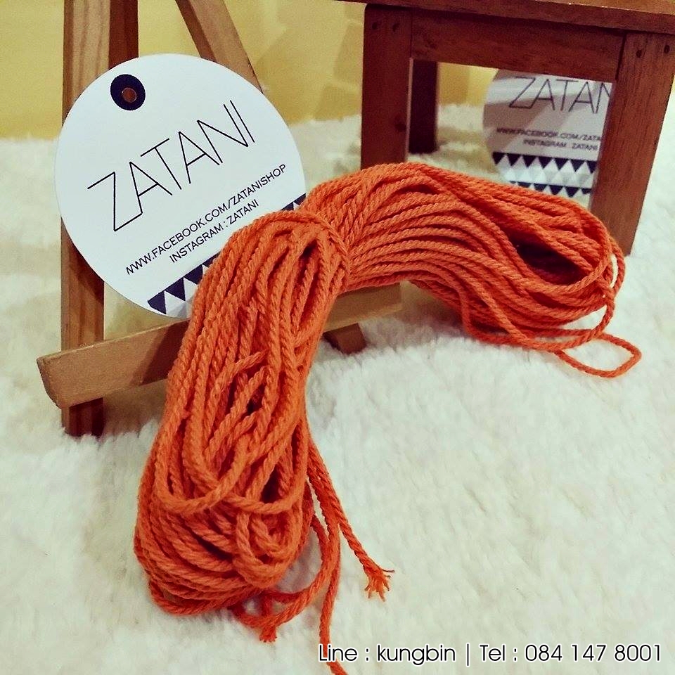 เชือกเส้นใหญ่ ประมาณ 2 มิล สีส้ม