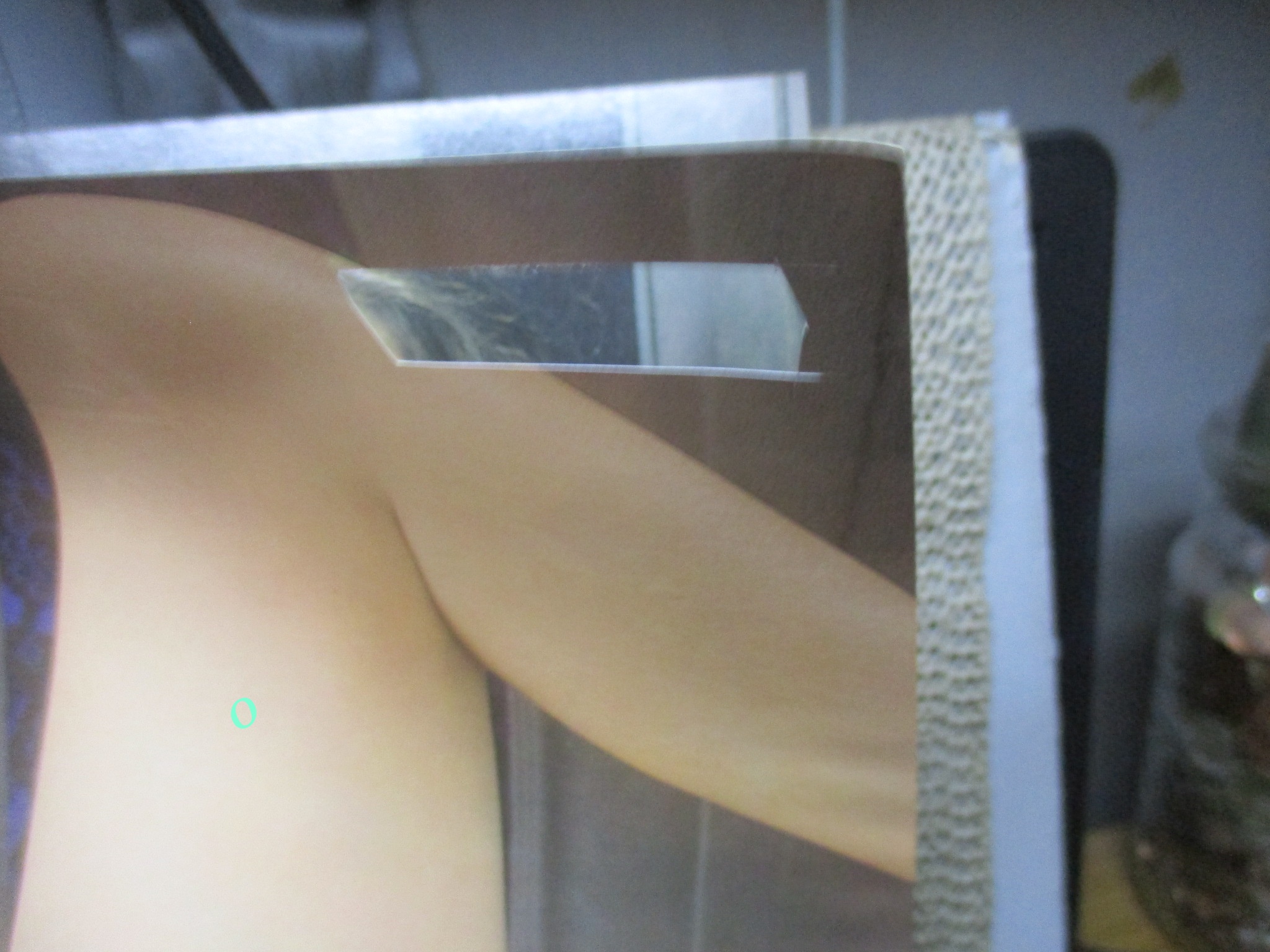 นิตยสารนวลนาง ฉบับที่377/ 2535 ตำหนิ มีรอยตัดหน้ากลางตามภาพ