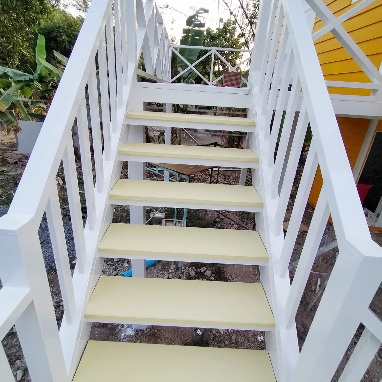 บ้านน็อคดาวน์เป็นโครงสร้างเหล็ก ขนาด 4*6 เมตร สูง 2.4 เมตร