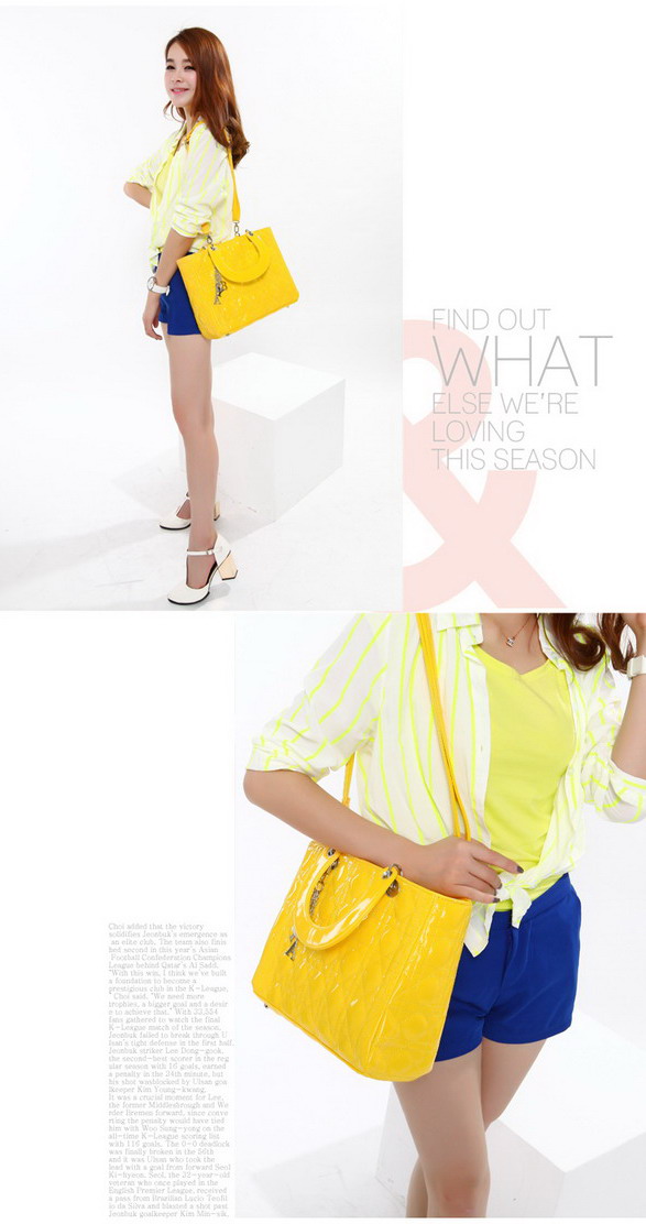 **Pre-order** กระเป๋า axixi แท้ มี 3 สี คือ สีชมพู น้ำเงิน เหลือง