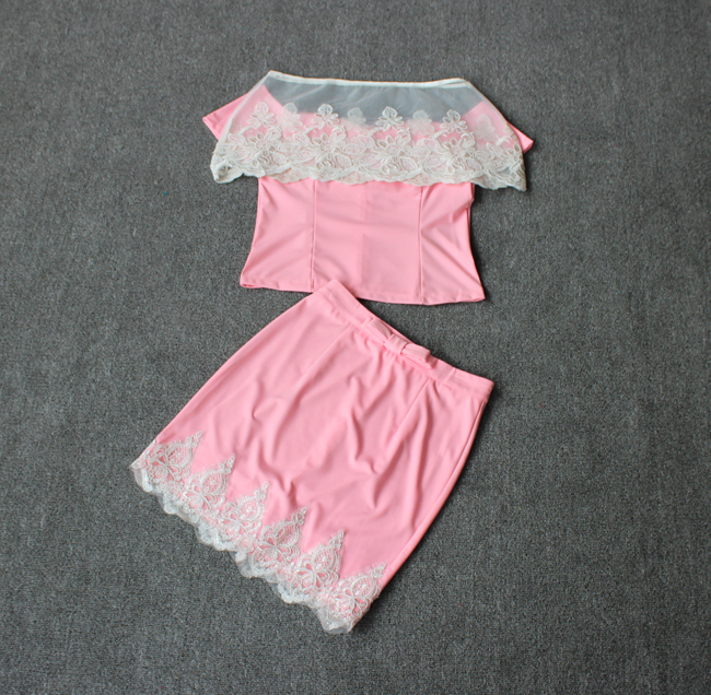 ***พร้อมส่ง***ชุดเสื้อกระโปรงสำหรับใส่ไปงานแต่งสีชมพูหวาน ตกแต่งลูกไม้ สวยหรูมากค่ะ