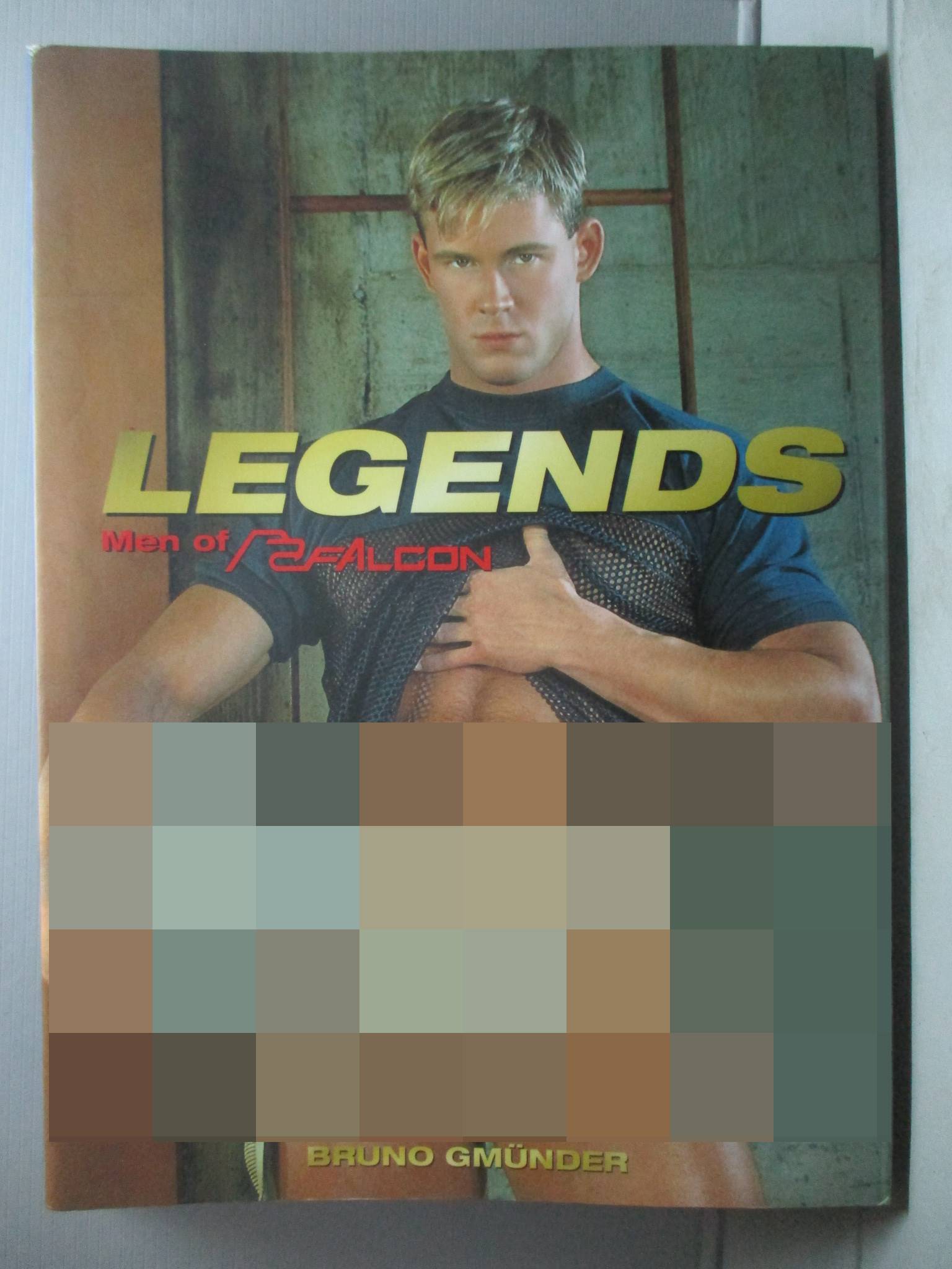 อัลบั้มภาพ LEGENDS MEN OF FALCON ภาพชายเดี่ยวแบบเปิดเผย